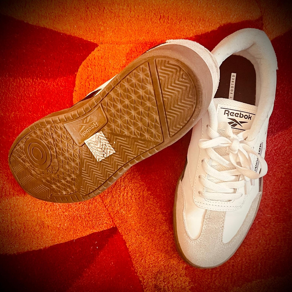 Reebok Ortholite White and Black + Gum Colored Sole, Classic Sneakers. Size:7.5. - Picture 4 of 4